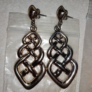 Avon gold tone dangle earrings